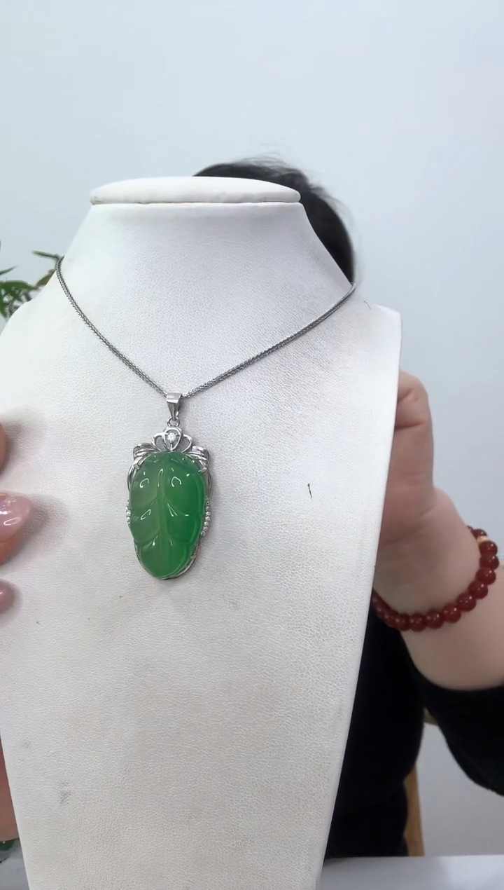 【闪购商品】玛瑙/玉髓吊坠(赠链)银S925镶嵌绿叶子