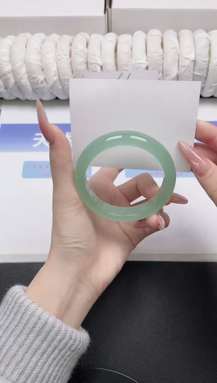 未镶嵌手镯石英质玉43-56.4