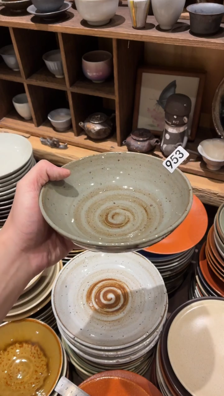 瓷片心**水953微瑕灰麻点圆口碗1个