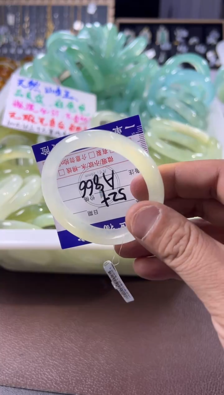 未镶嵌蛇纹石玉手镯1