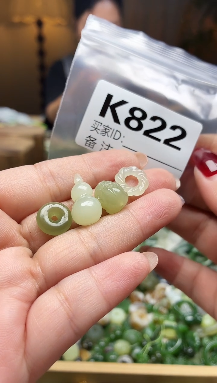 颈饰未镶嵌和田玉4个
