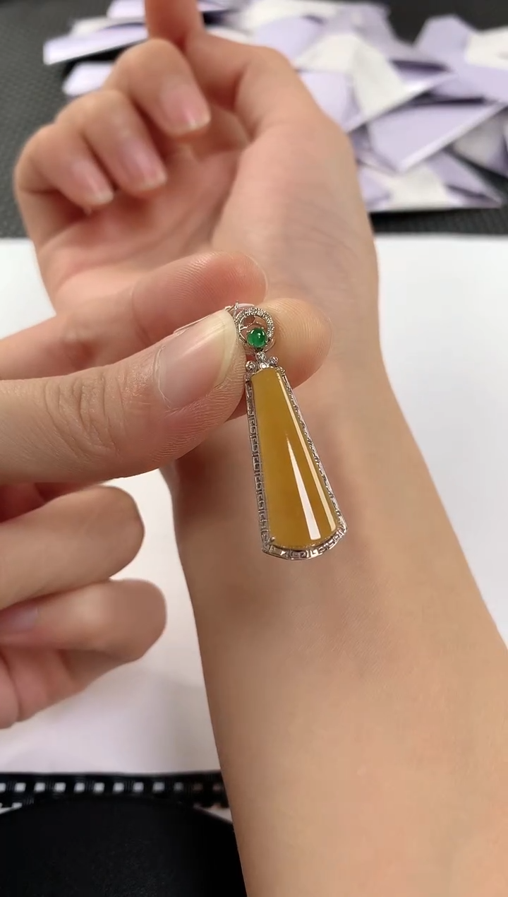 颈饰18K金镶嵌翡翠94