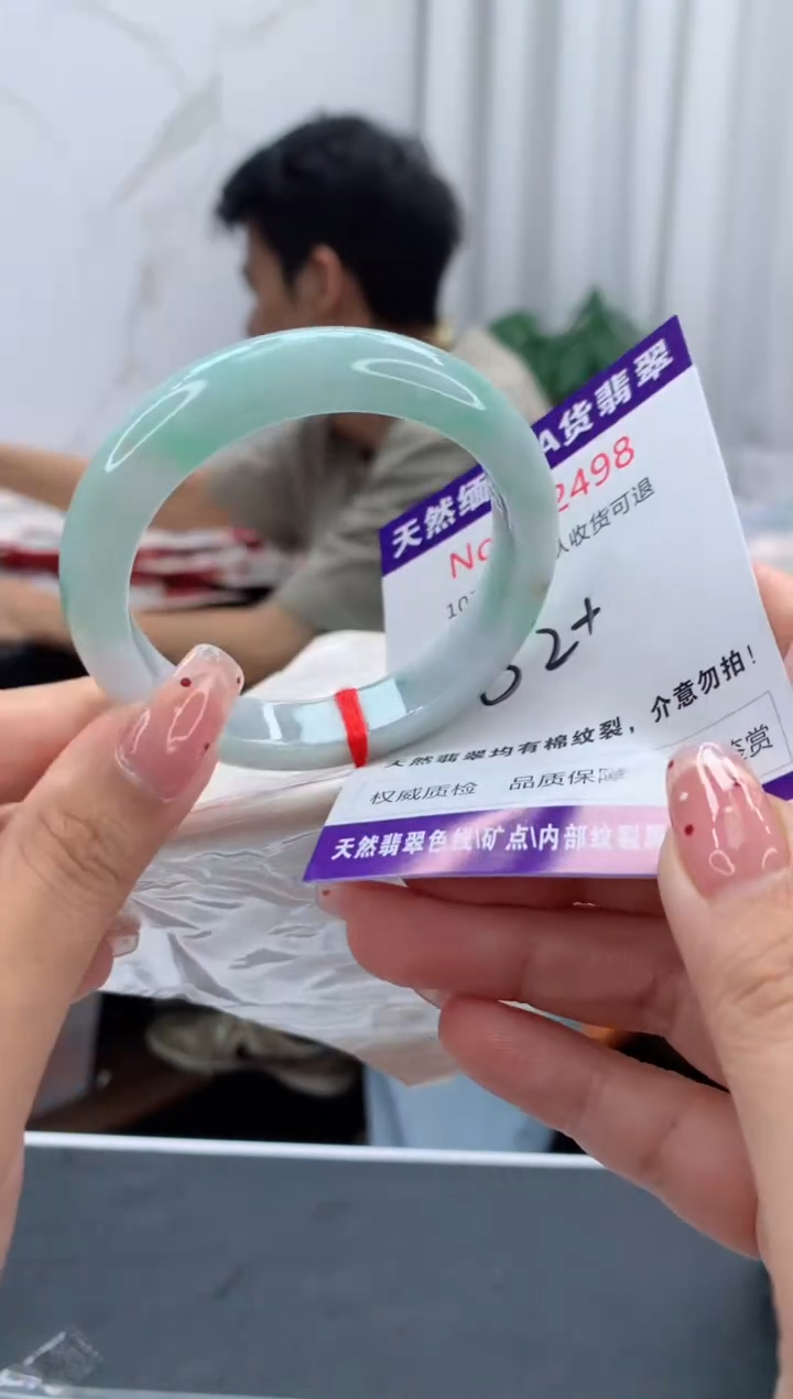 未镶嵌手镯翡翠有纹，完美者勿拍