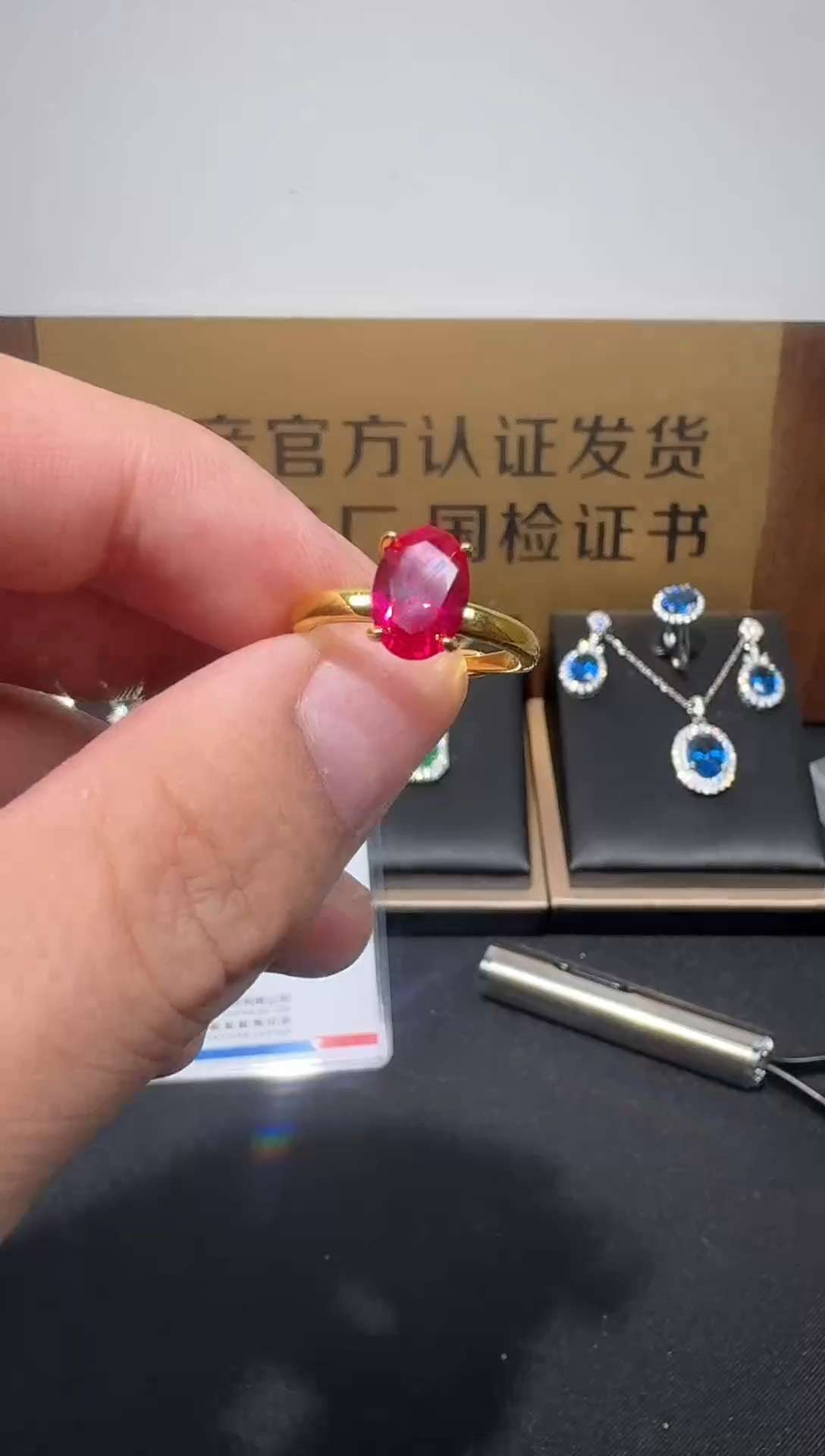 18K金镶嵌戒指红宝石999