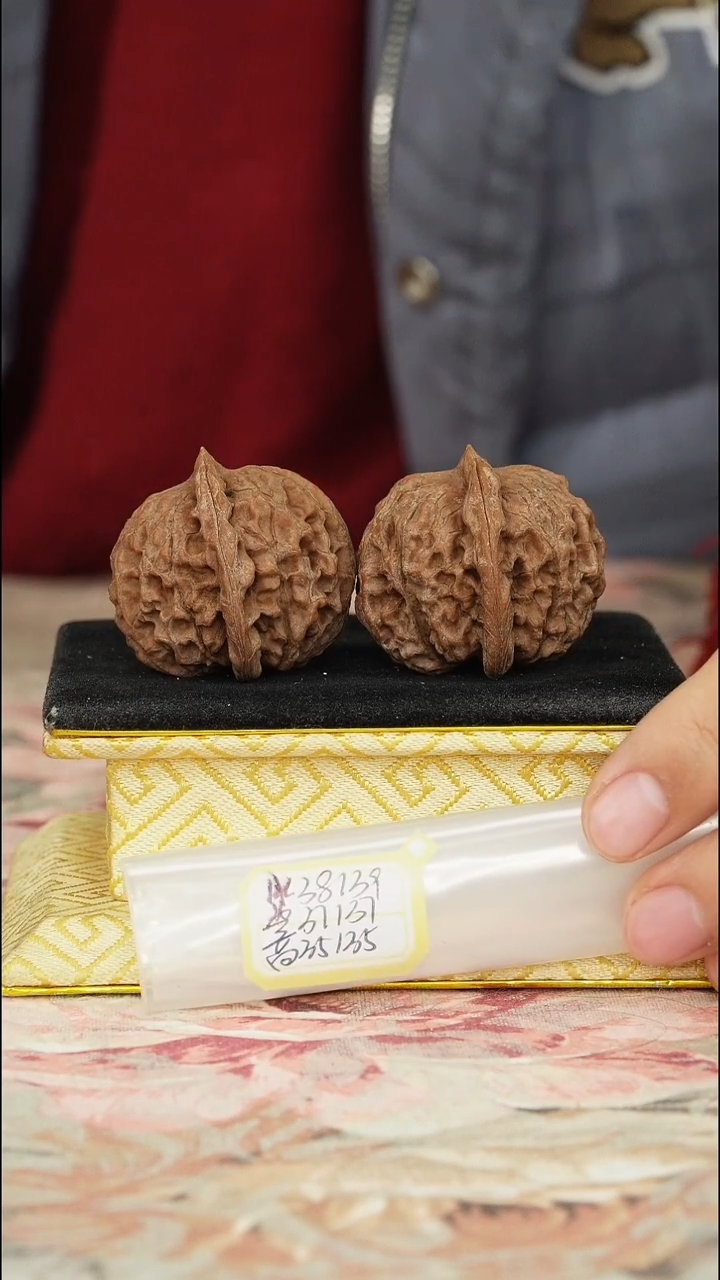 【闪购商品】文玩核桃把件非嫁接元宝