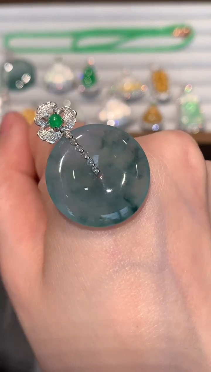 【闪购商品】翡翠吊坠(不含链)18K金镶嵌7500