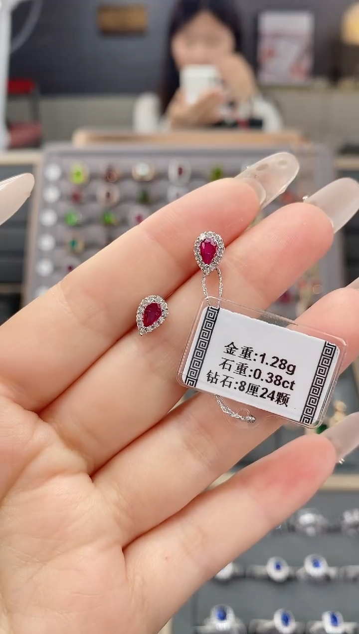 【闪购商品】耳饰18K金镶嵌红宝石0.38