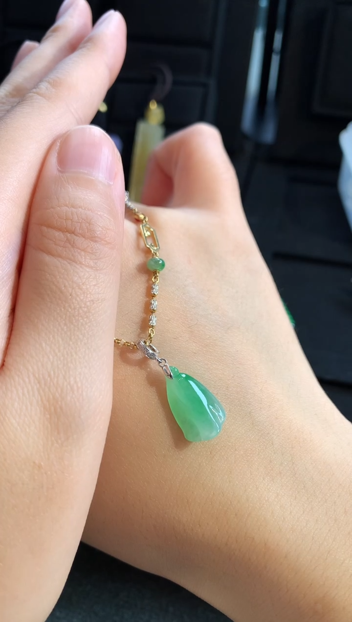 【闪购商品】翡翠吊坠(不含链)18K金镶嵌吊坠