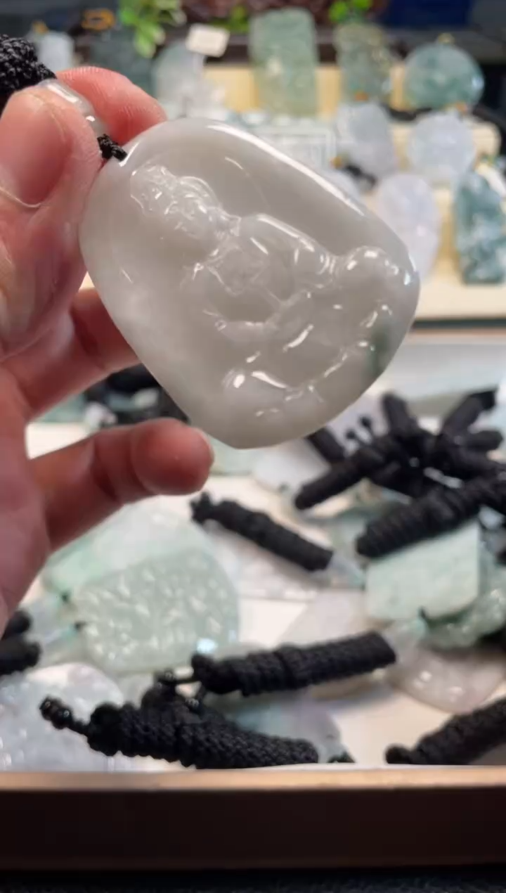 颈饰未镶嵌翡翠12/03/050