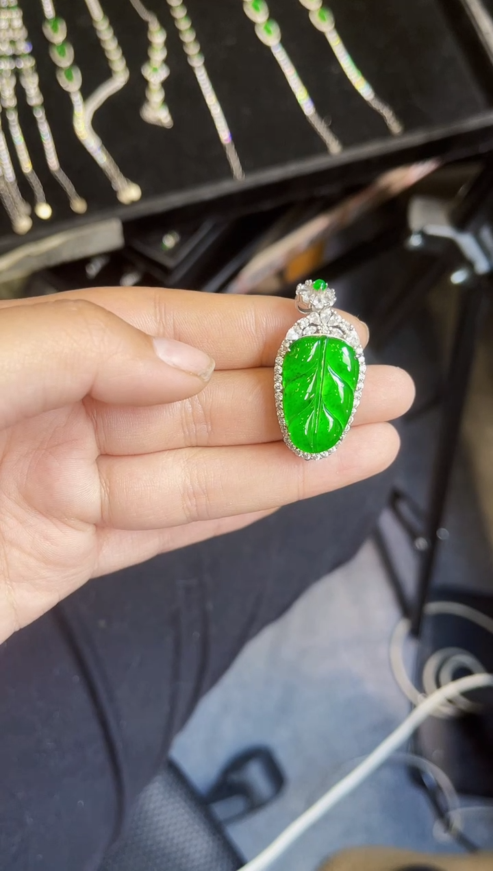【闪购商品】翡翠颈饰银S925镶嵌叶子吊坠