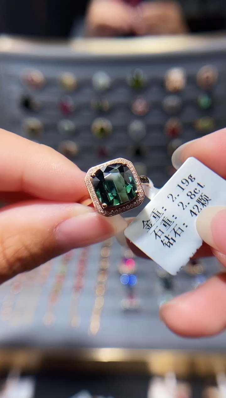 18K金镶嵌戒指碧玺2.8..