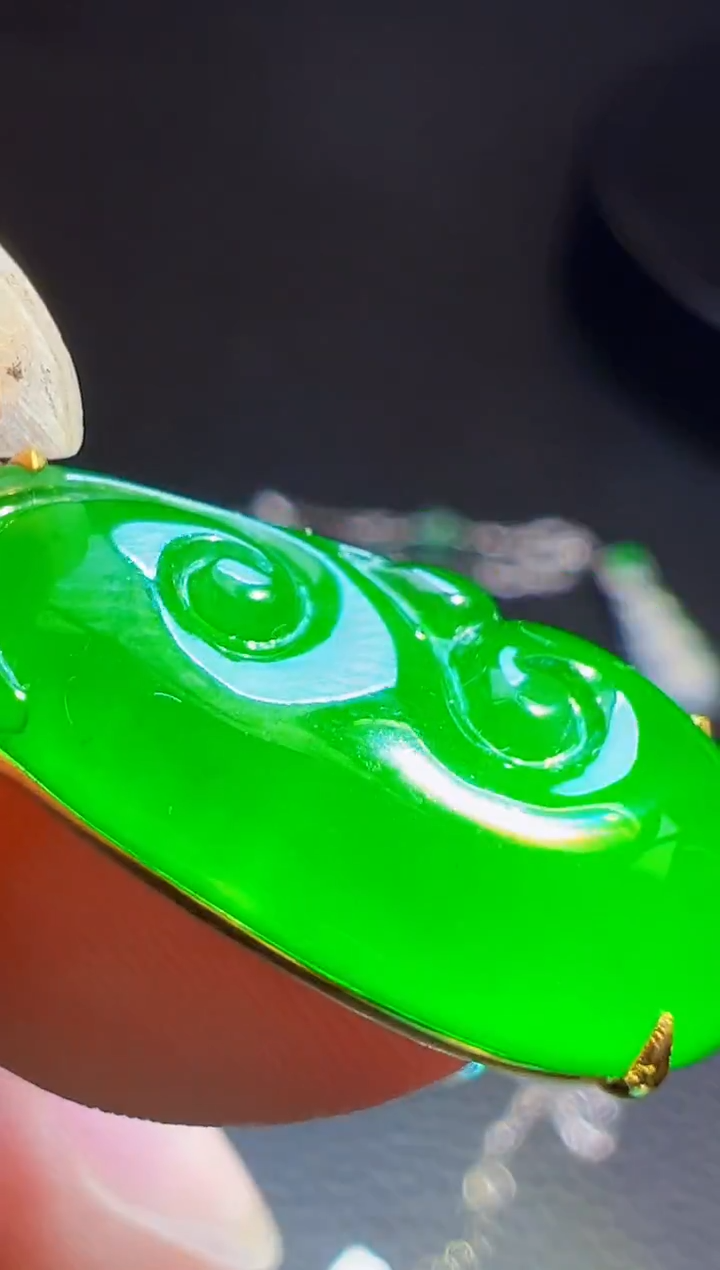 颈饰18K金镶嵌翡翠藍*翡翠