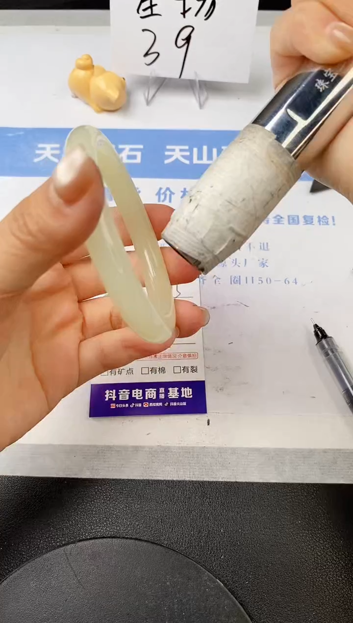 【闪购商品】石英质玉手镯未镶嵌s175