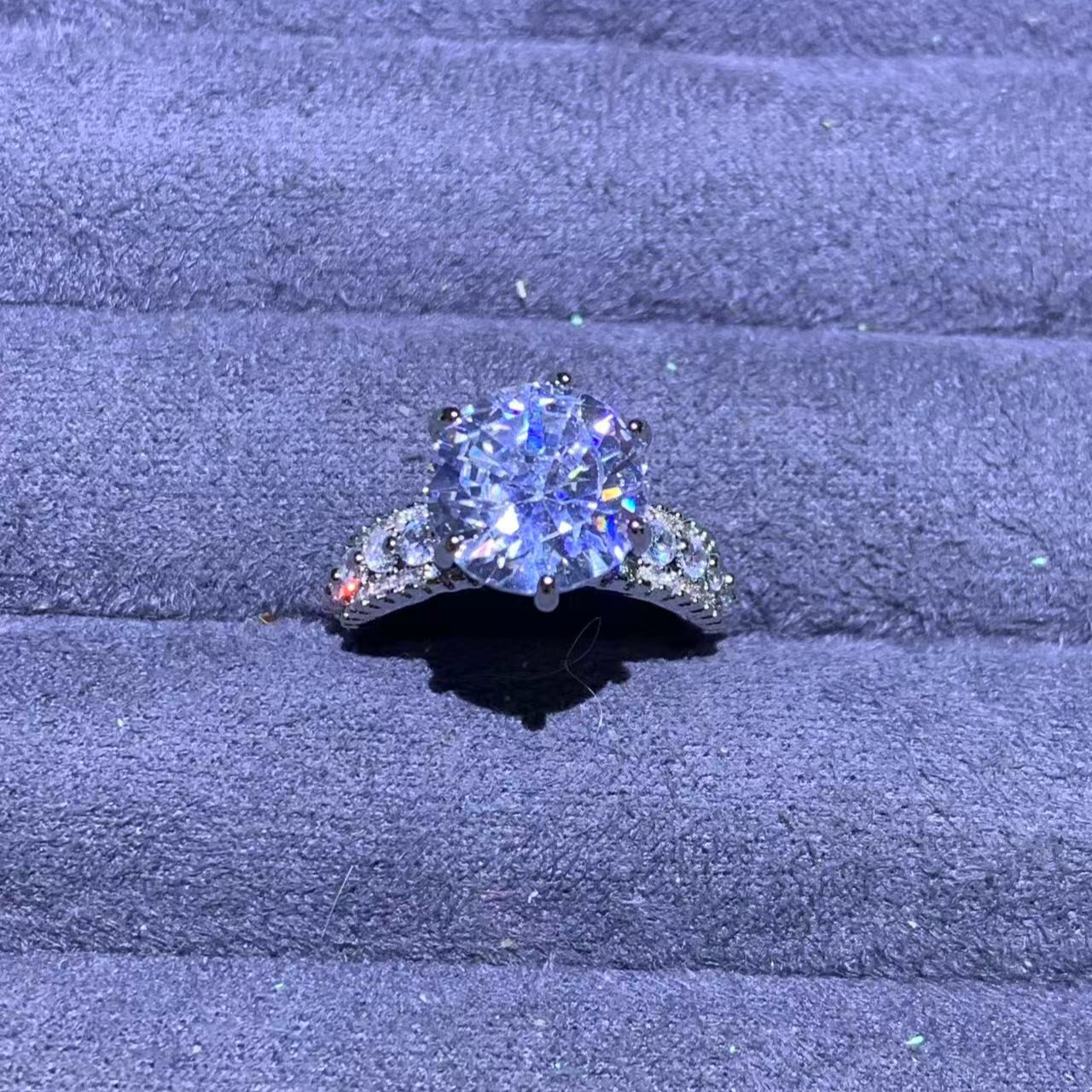 【高奢收藏】 a1229920-时尚饰品吊坠高端收藏