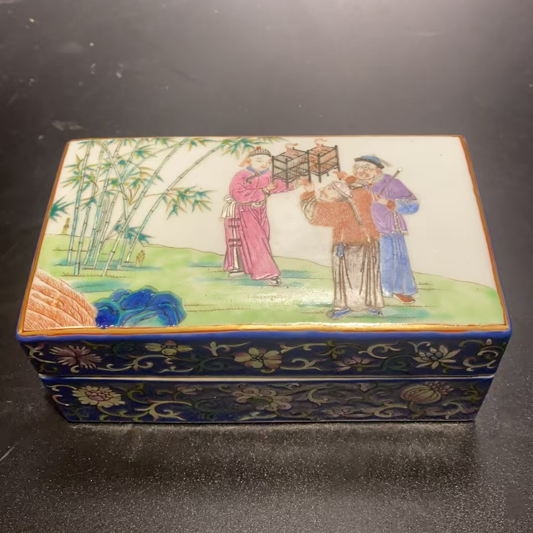 清乾隆款 粉彩人物印泥盒