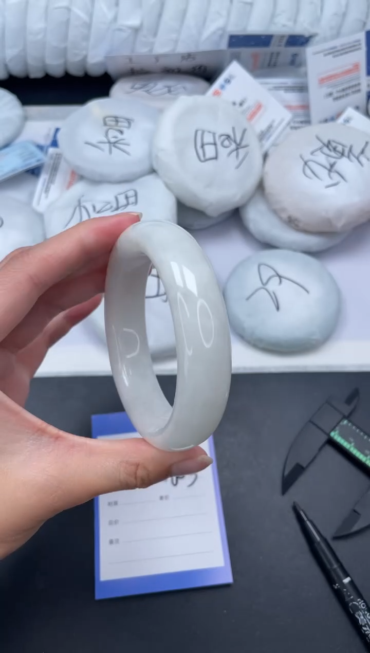 和田玉手镯未镶嵌115-60BK