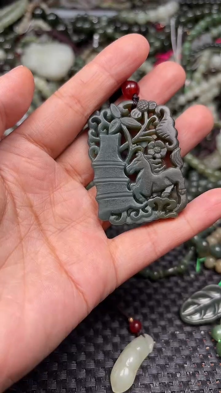 颈饰未镶嵌和田玉1