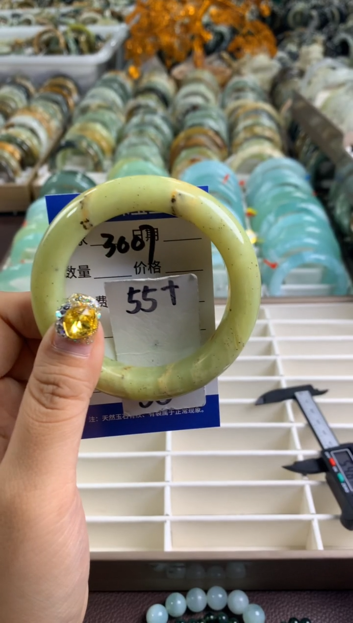 【闪购商品】蛇纹石玉手镯未镶嵌3007