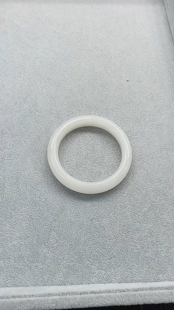 和田玉手镯未镶嵌638圈口57