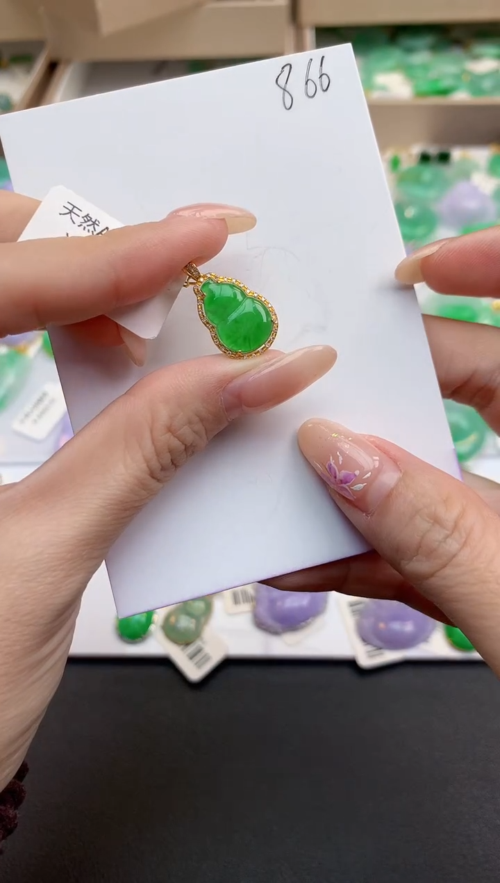 颈饰18K金镶嵌翡翠天然缅甸A货翡翠