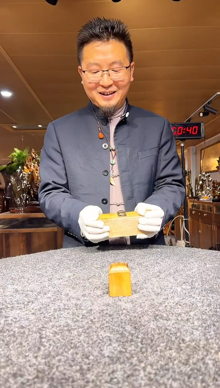 金丝楠木雕款a***D金丝楠木摆件