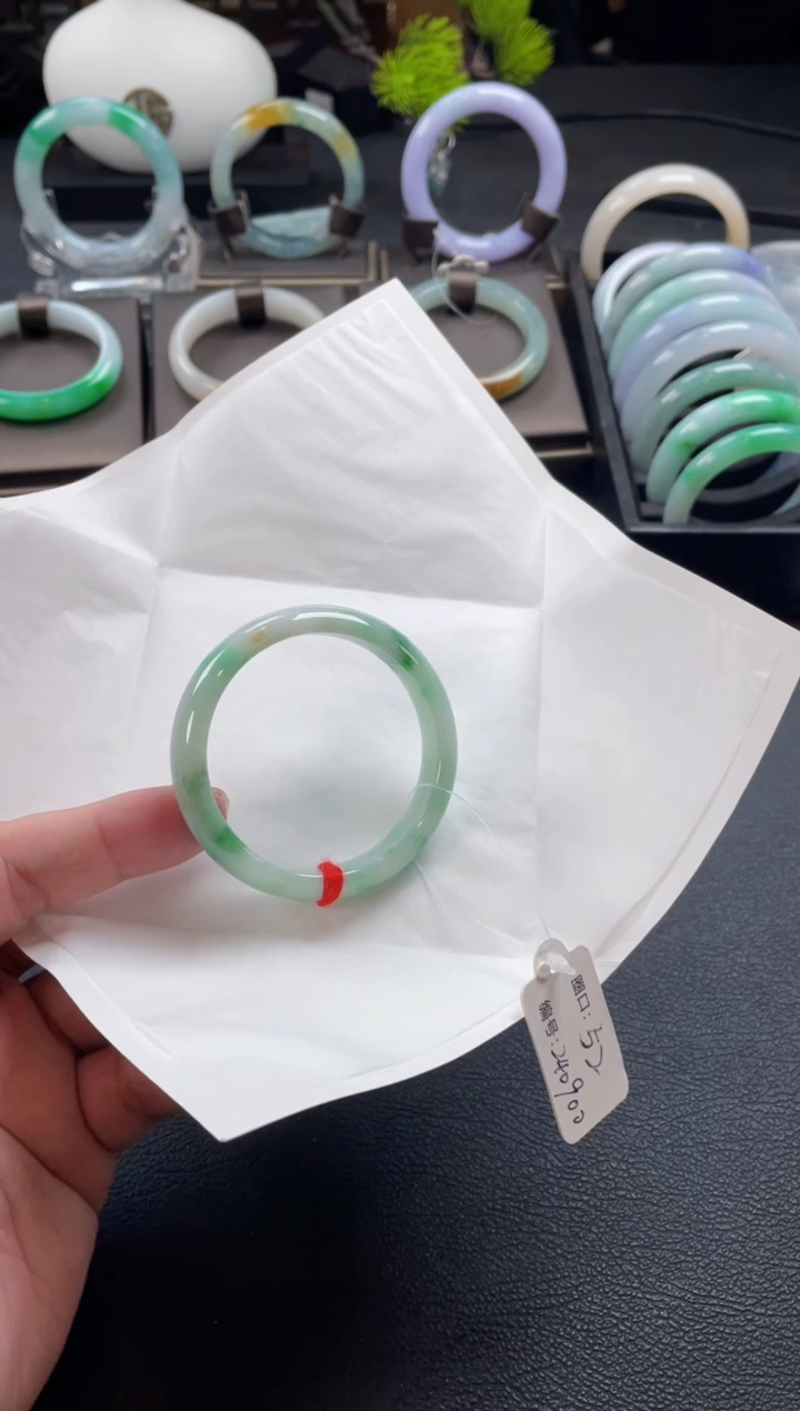 【闪购商品】翡翠手镯未镶嵌有瑕疵 52