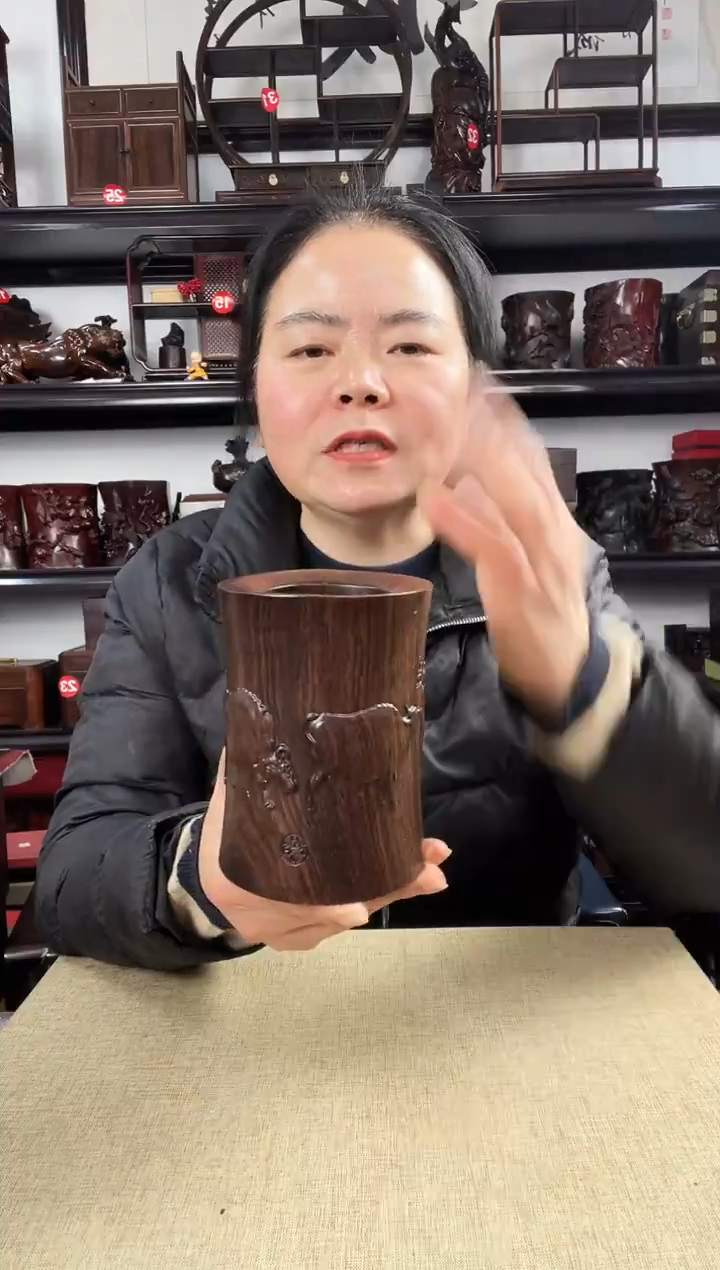 木小牛笔筒老李红木工艺品