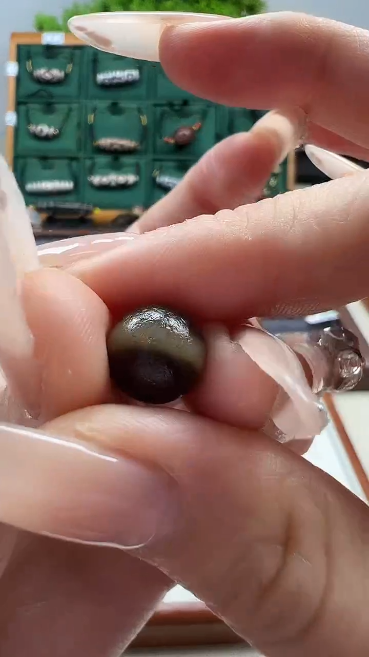 玛瑙/玉髓（覆膜）颈饰未镶嵌47微瑕随机发货