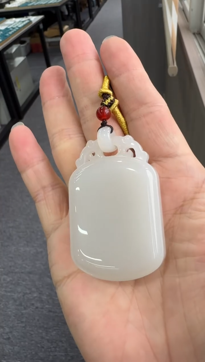 【闪购商品】和田玉吊坠未镶嵌无事牌配绳