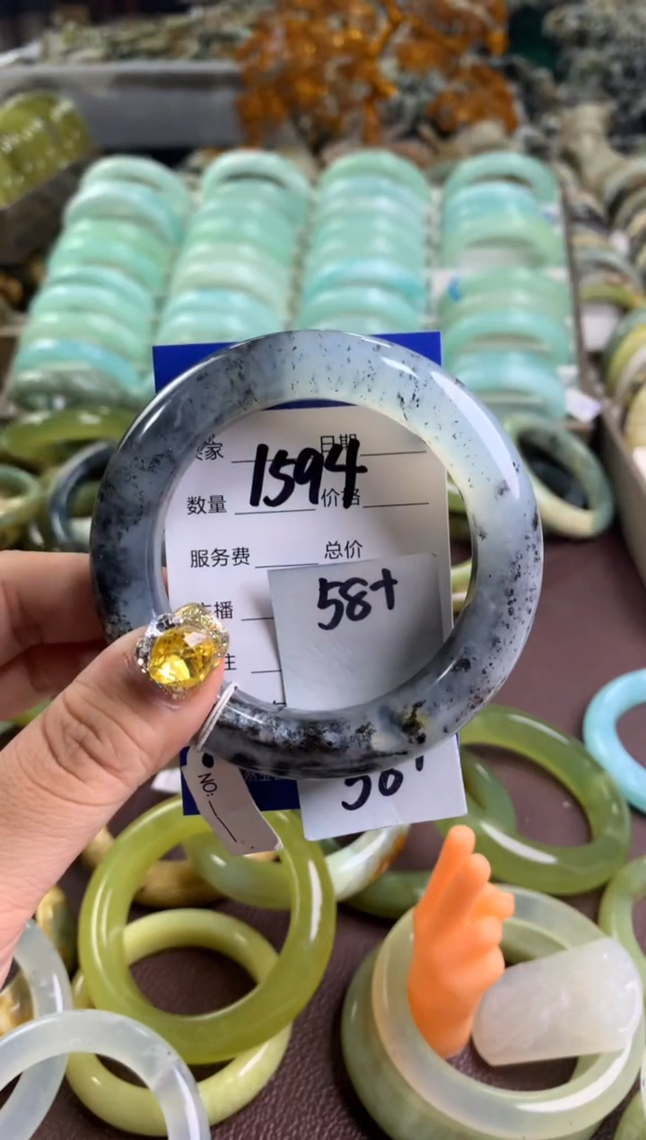 【闪购商品】蛇纹石玉手镯未镶嵌1593