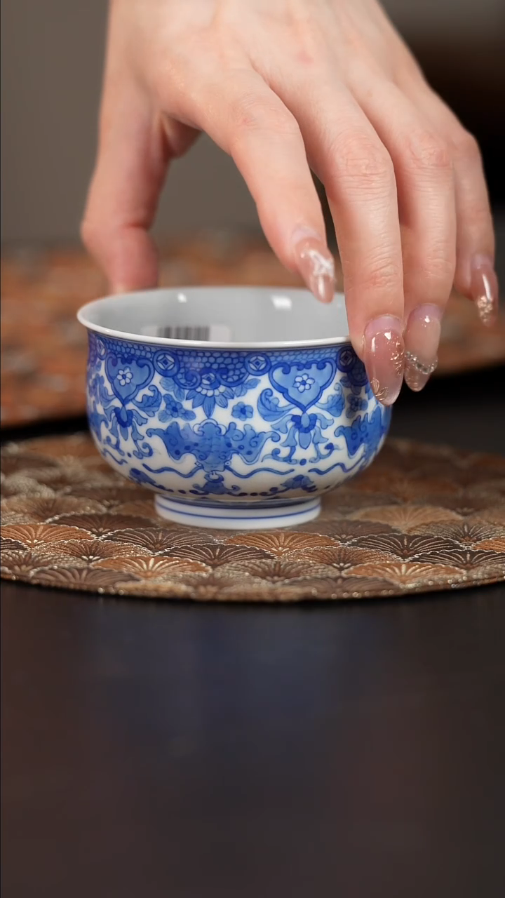 【闪购商品】杯看山柴窑青花蝙蝠杯