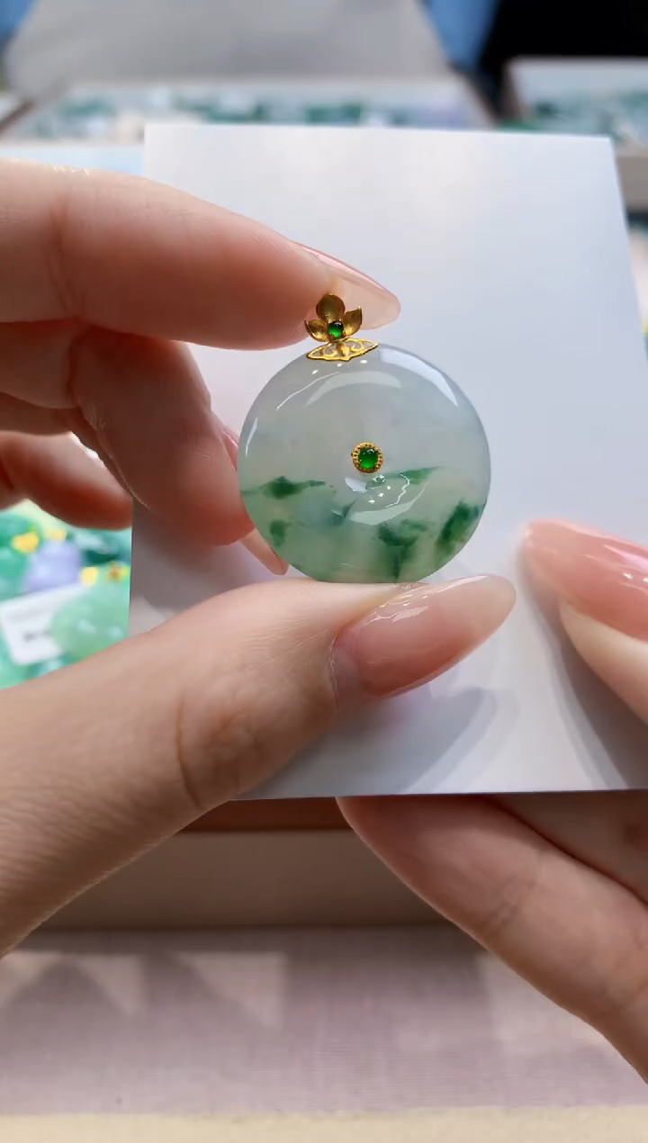 颈饰18K金镶嵌翡翠天然翡翠挂件