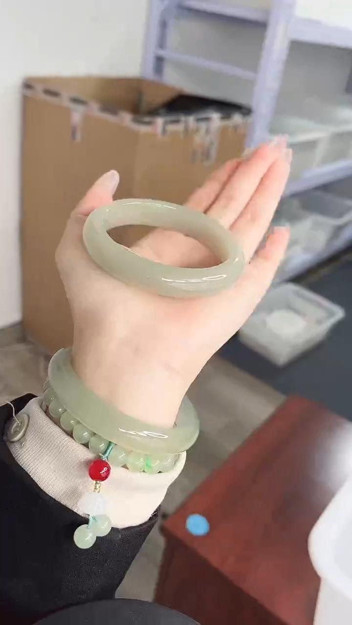 未镶嵌手镯石英质玉93-56.8