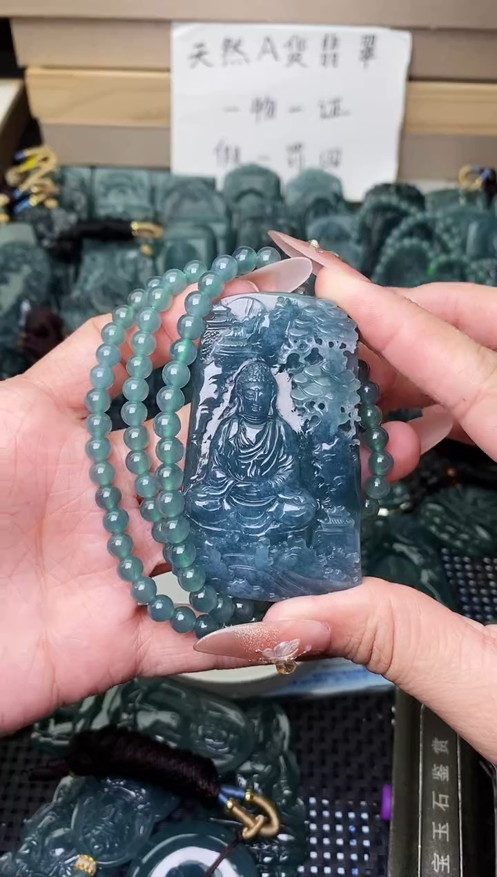 颈饰未镶嵌翡翠 