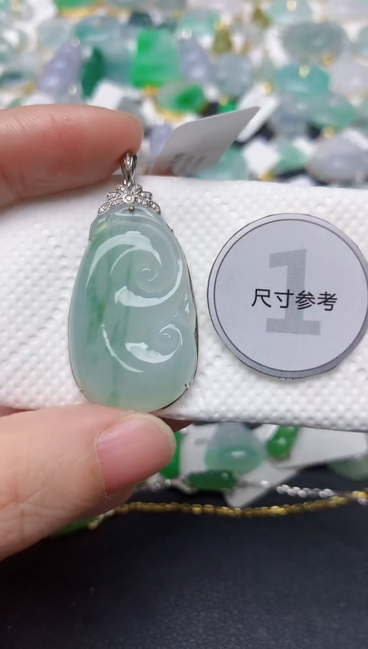 颈饰18K金镶嵌翡翠天然缅甸A货翡翠