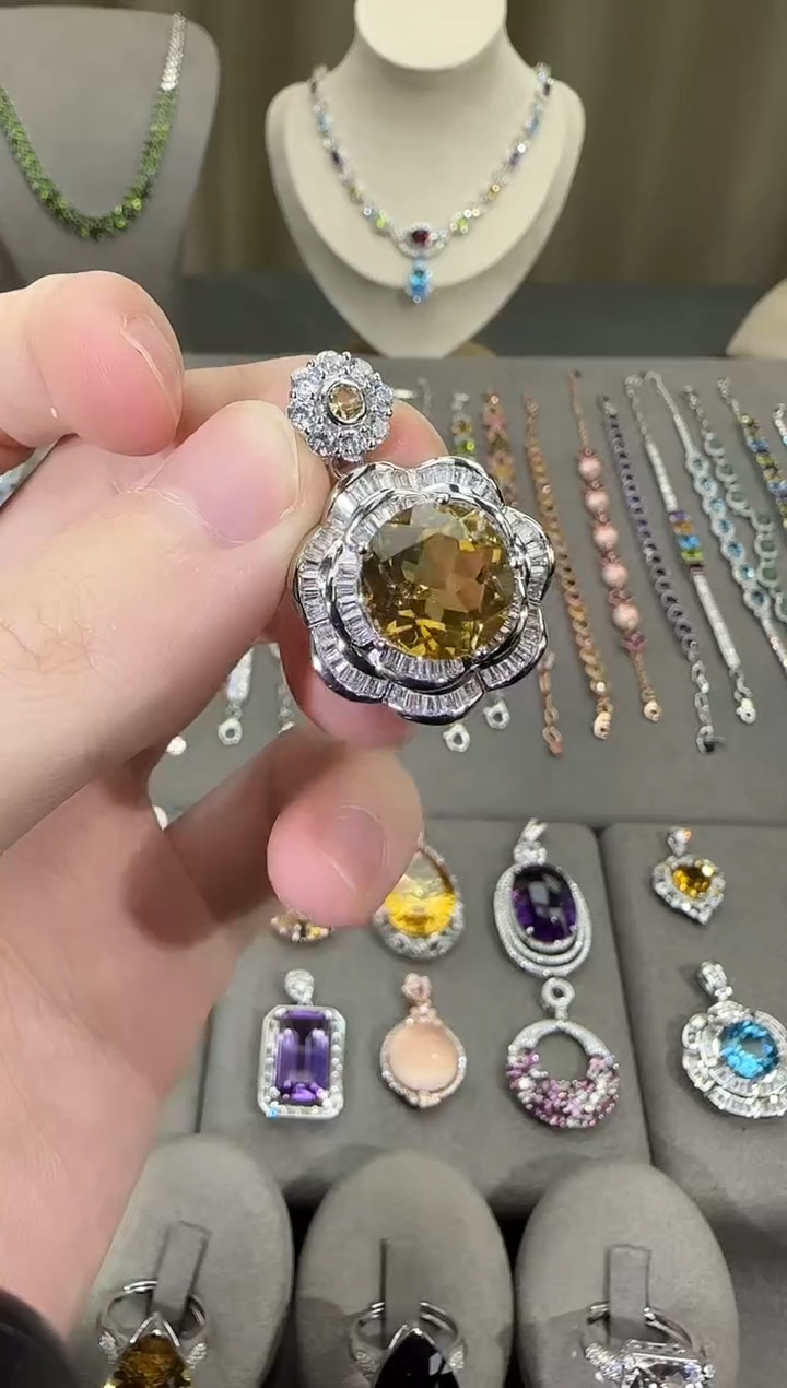 颈饰银S925镶嵌黄晶13mm吊坠手捧花设计款