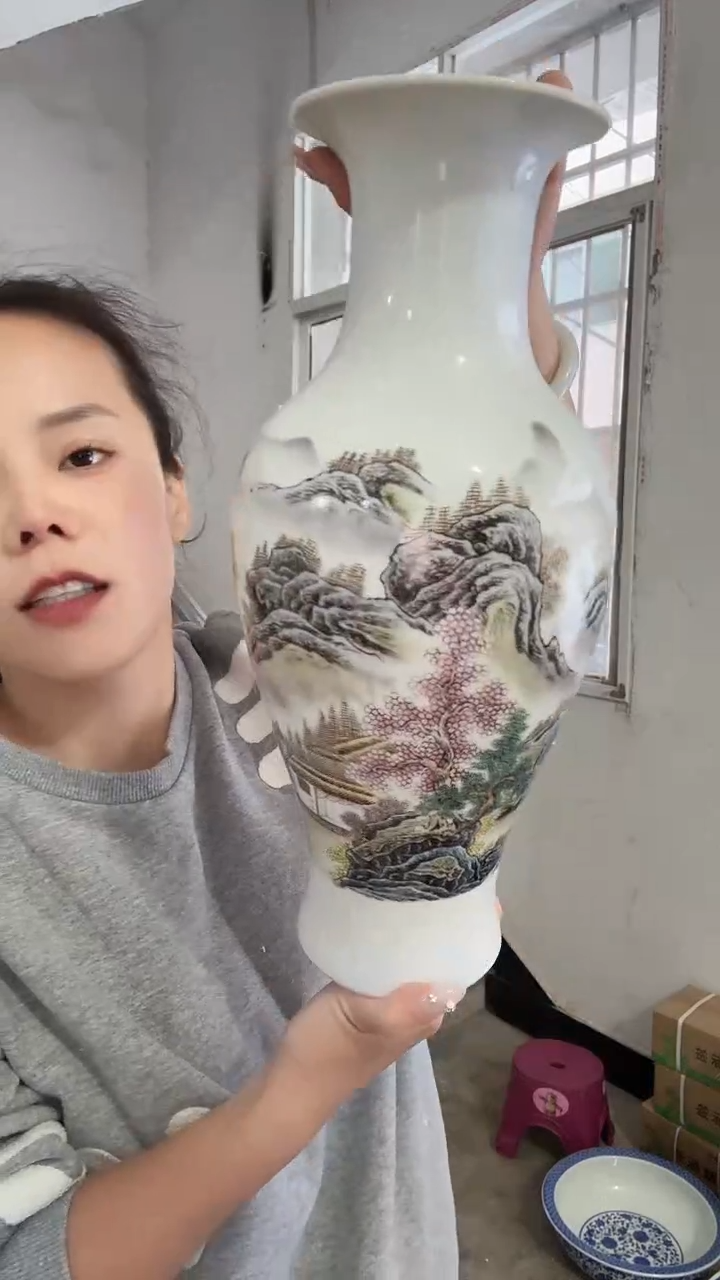 瓷片一个大号的花瓶的瓷器