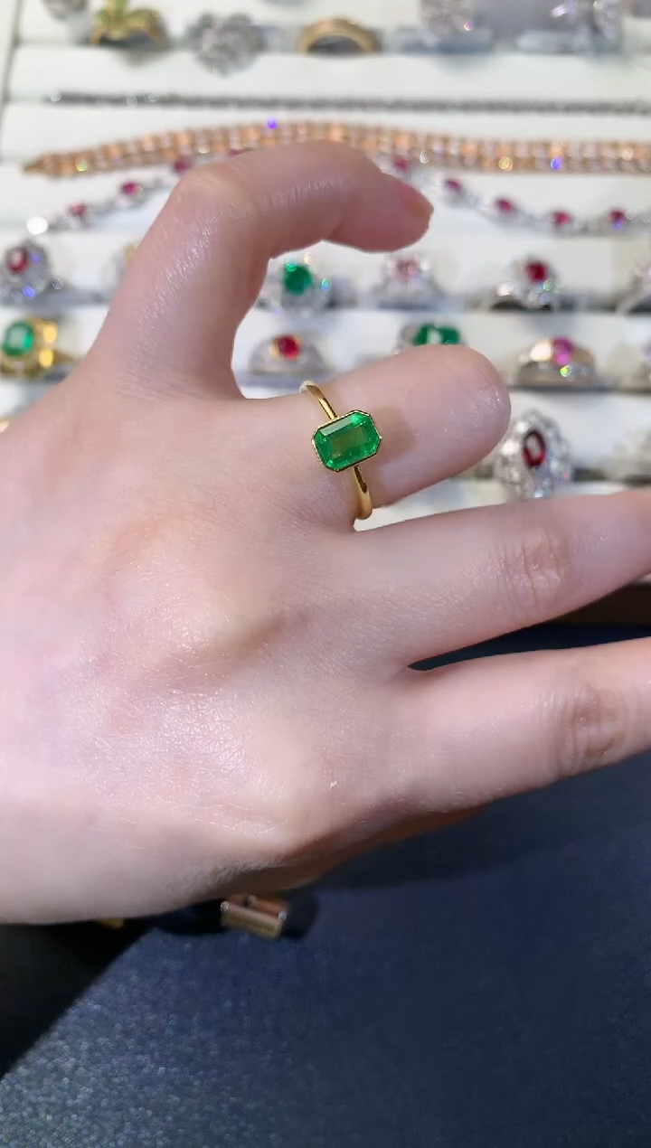 【闪购商品】祖母绿戒指18K金镶嵌D18|3980