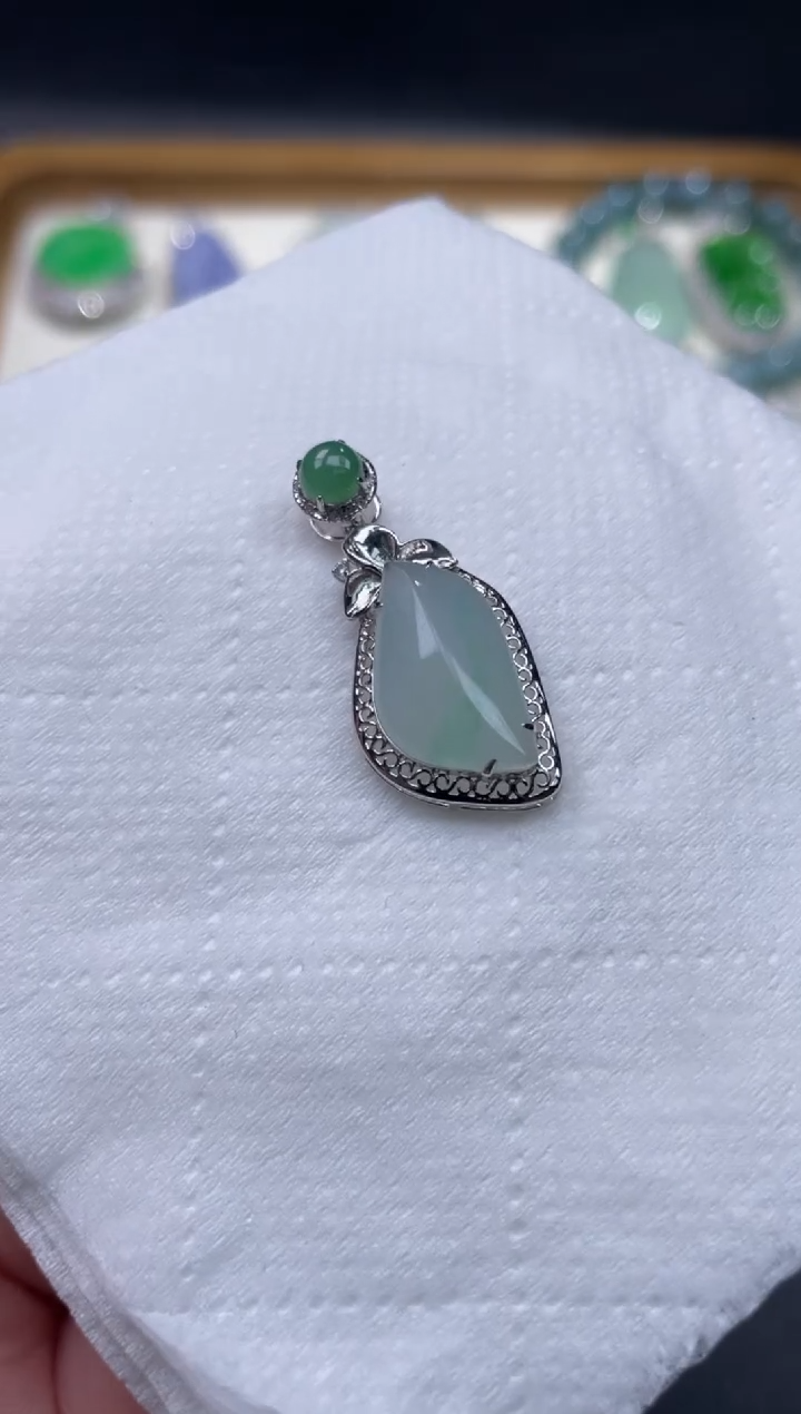 【闪购商品】翡翠颈饰18K金镶嵌67..........