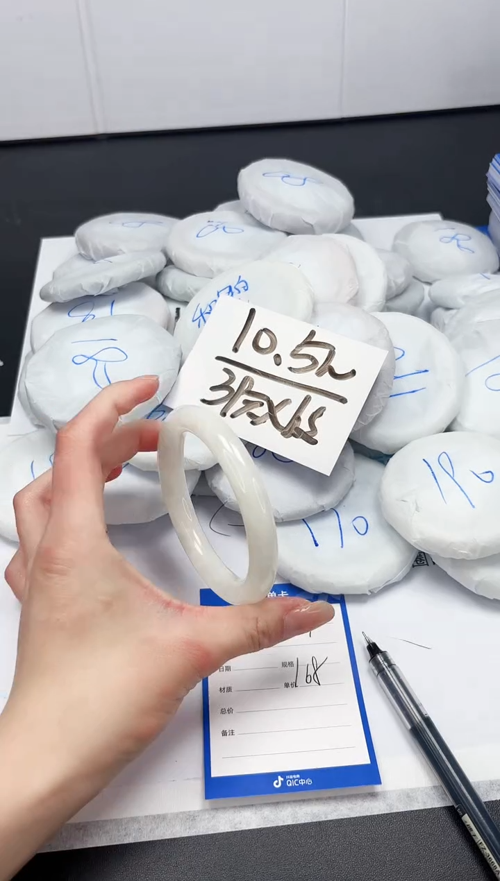 【闪购商品】和田玉手镯未镶嵌A209-63.3