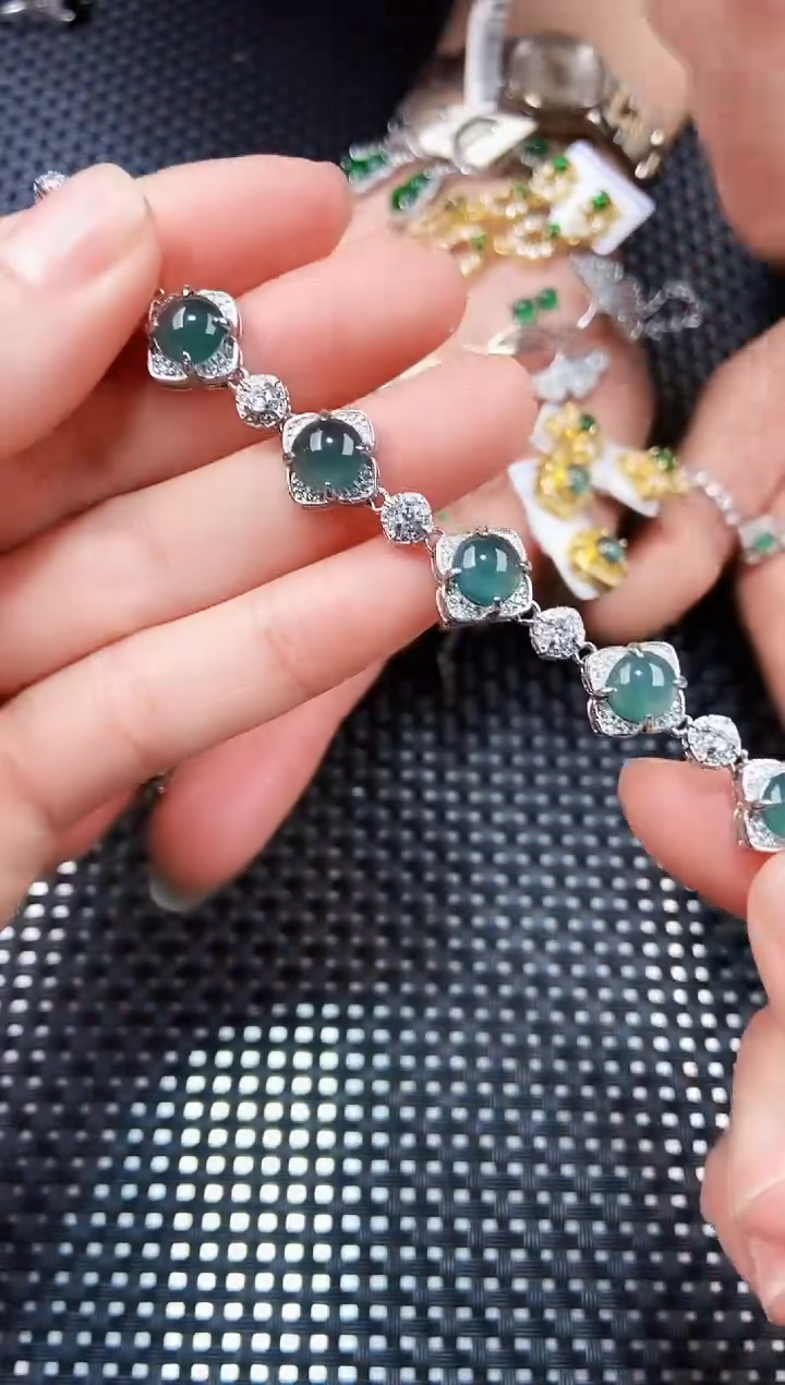 【闪购商品】翡翠手链未镶嵌11111111