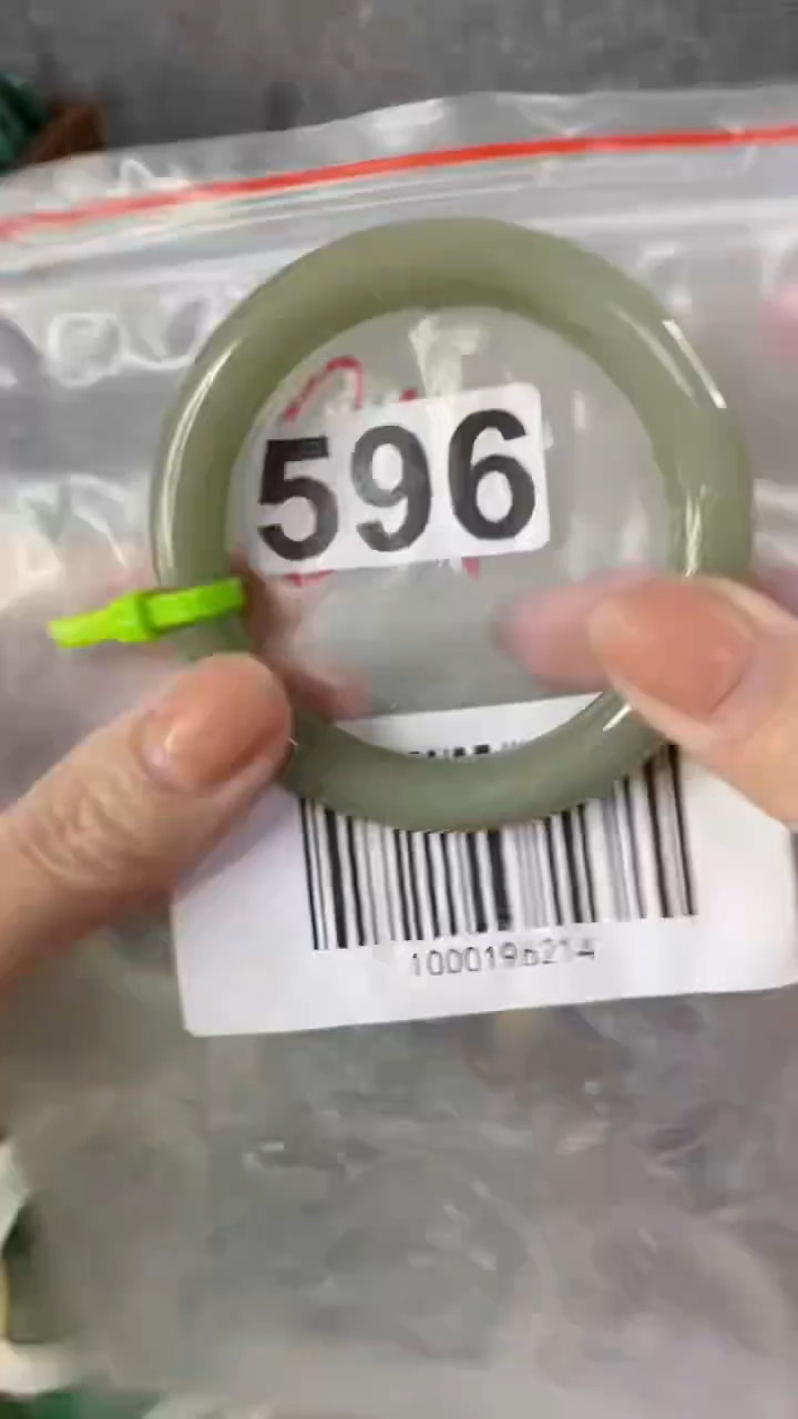 【闪购商品】石英质玉手镯未镶嵌55+596