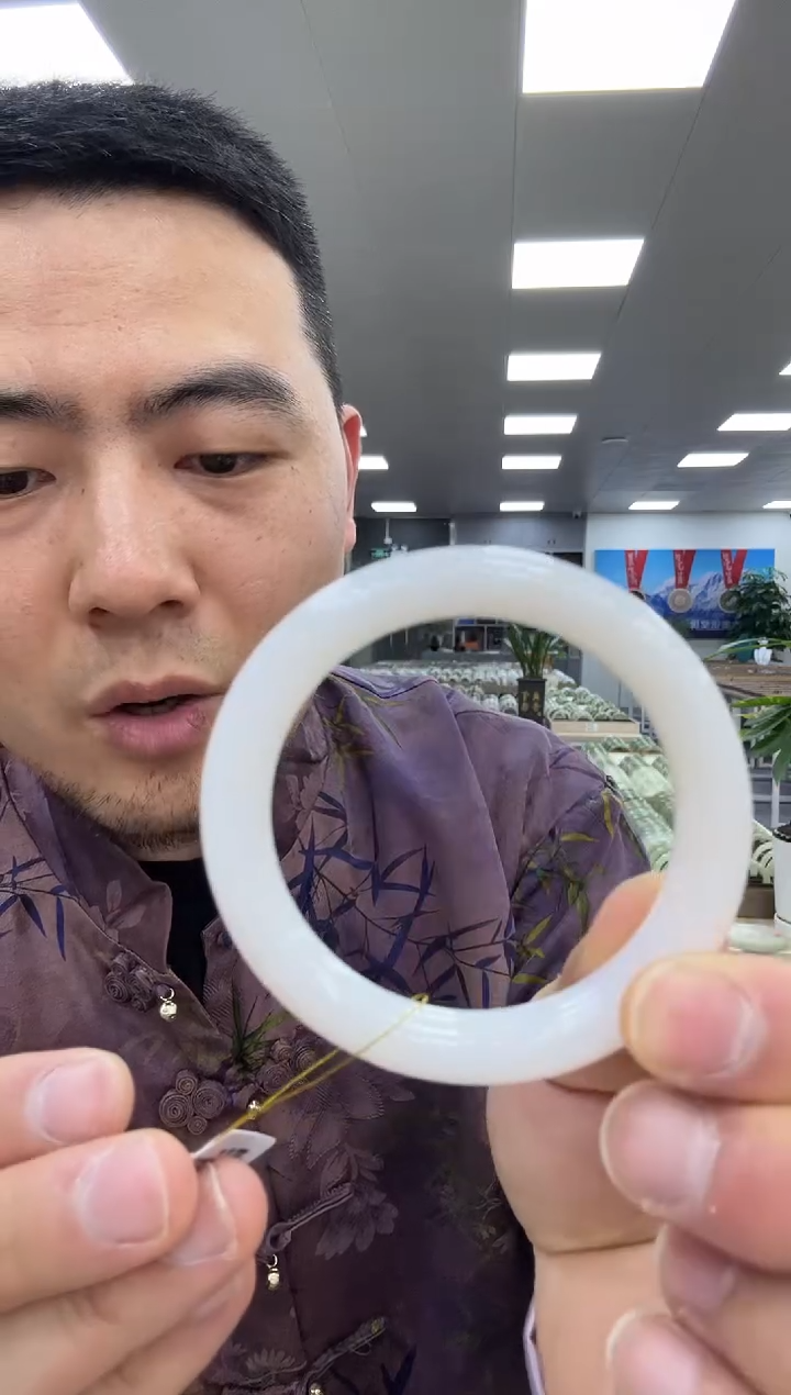 【闪购商品】和田玉手镯未镶嵌53圆条 836