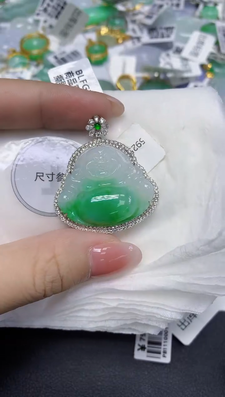 颈饰18K金镶嵌翡翠天然缅甸翡翠A货多样性发一件