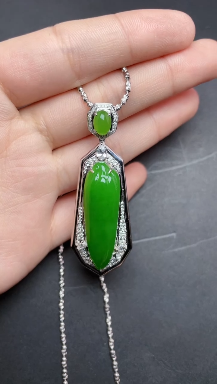 【闪购商品】和田玉吊坠18K金镶嵌收藏级苹果绿福瓜吊坠