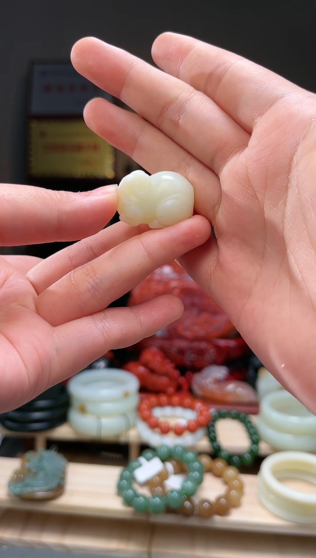 颈饰未镶嵌和田玉吊坠