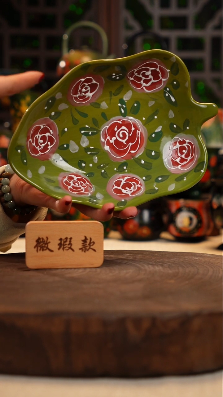 油画    釉下彩   盘微瑕