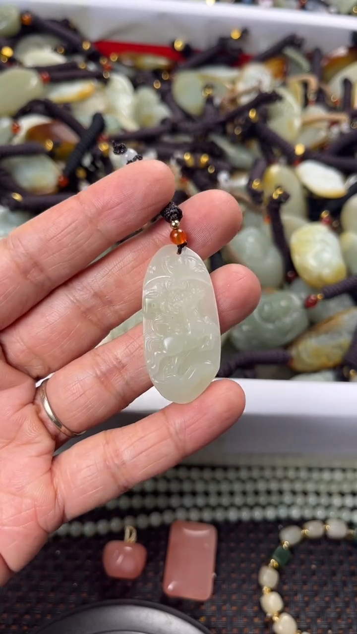 【闪购商品】和田玉颈饰未镶嵌多样性发货没有证书拍一发一有瑕