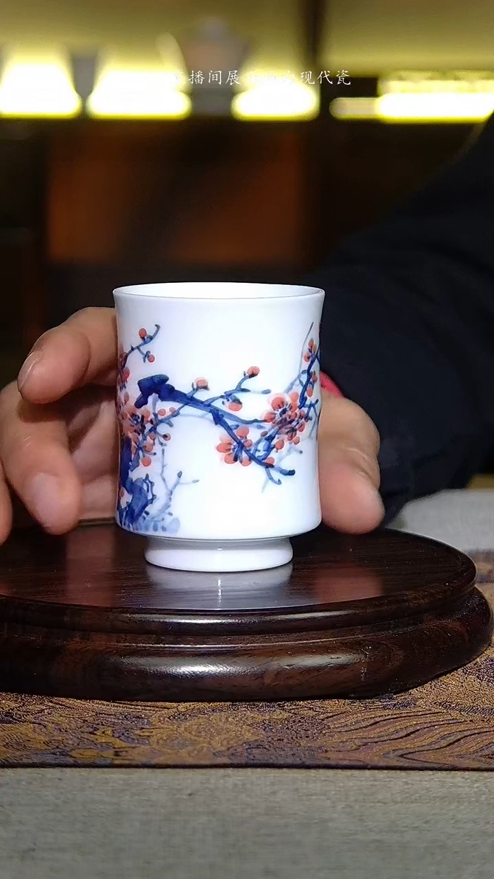 景德镇手绘青花加彩迎春花竹节杯