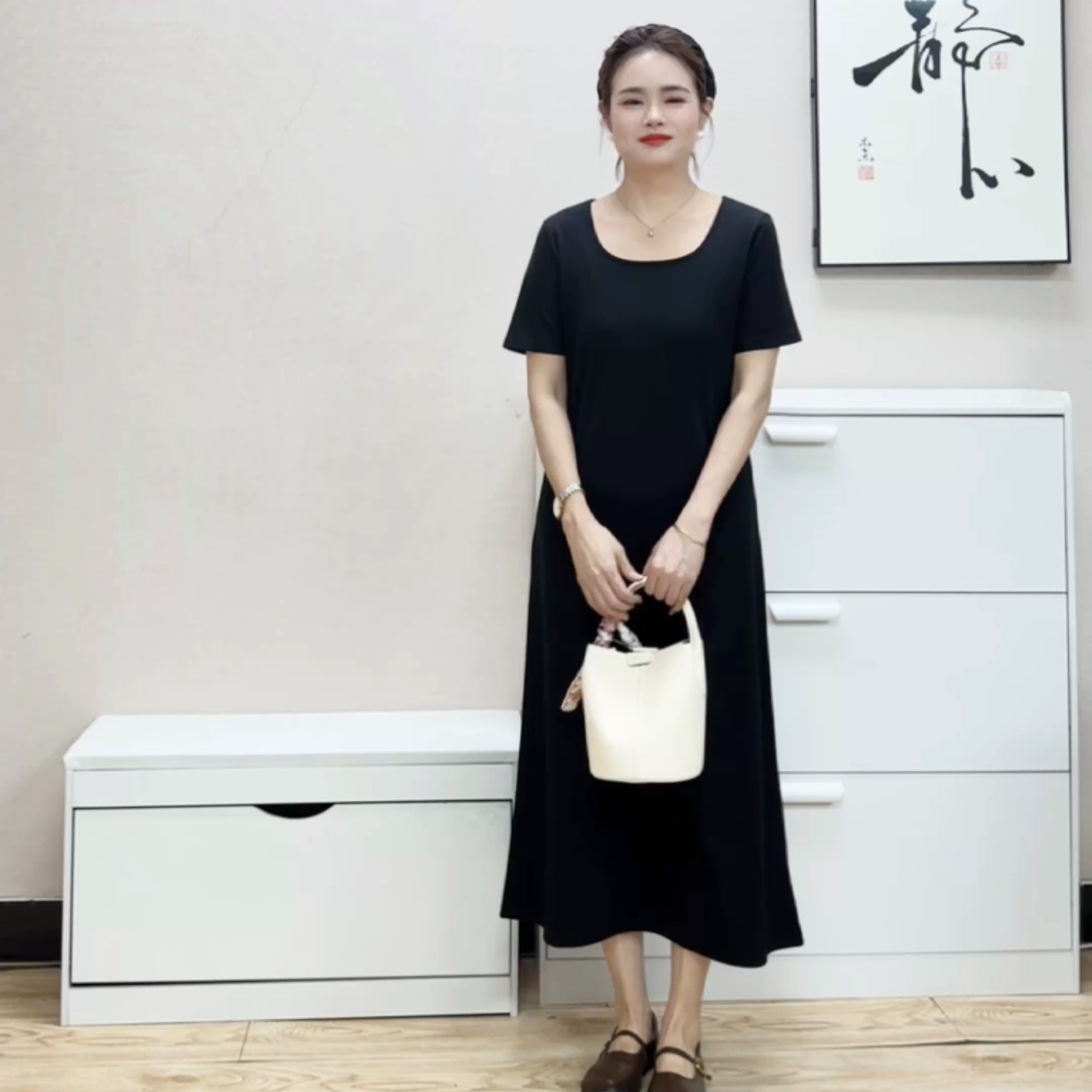 方领正肩显瘦百搭宽松直筒A字裙T恤连衣裙女韩版气质大码小黑裙子